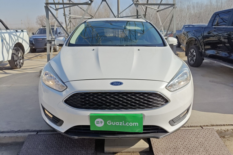 福特 福克斯 2018款 两厢经典 1.6L 自动风尚型智行版车身外观2