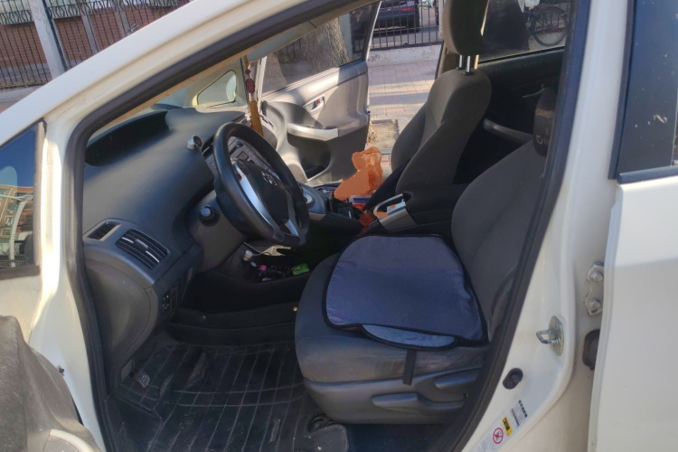 丰田 普锐斯 2012款 1.8L 标准版局部细节19