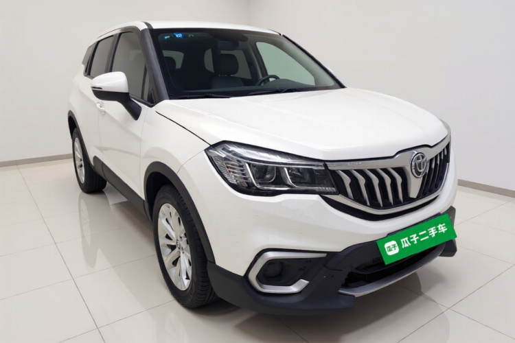 中华V3 2020款 1.6L 手动舒适星空版车身外观3