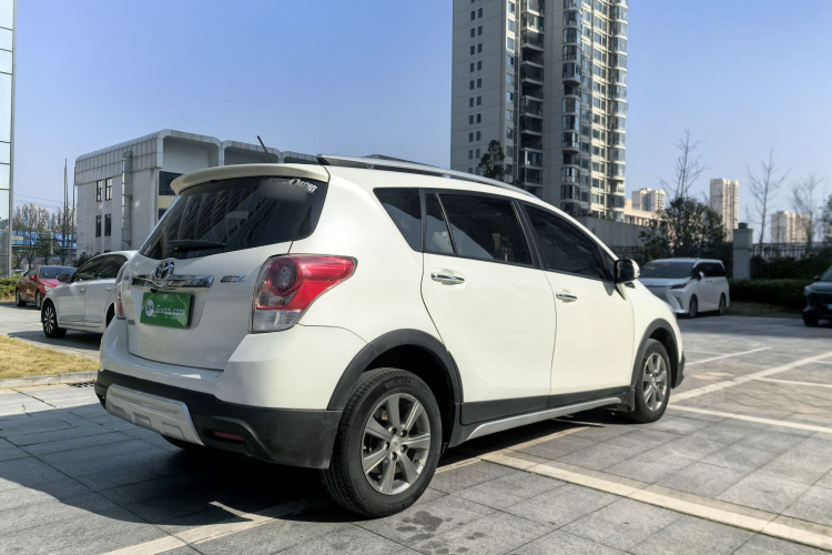 丰田 逸致 2015款 180E CVT跨界版车身外观6012