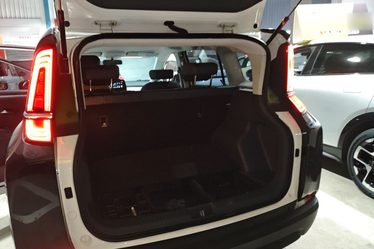 奔腾NAT 2022款 悦享出行 换电版 100kW 401km机舱底盘23