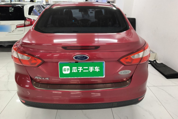 福特 福克斯 2012款 三厢 1.6L 自动风尚型车身外观6