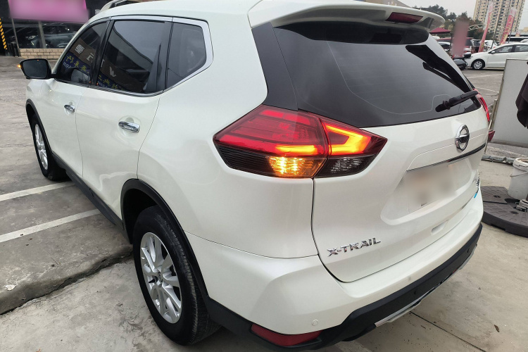 日产 奇骏 2017款 2.0L CVT舒适版 2WD车身外观4