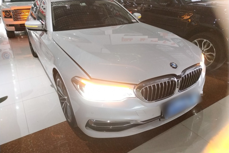宝马5系 2020款 530Li 尊享型 豪华套装车身外观3