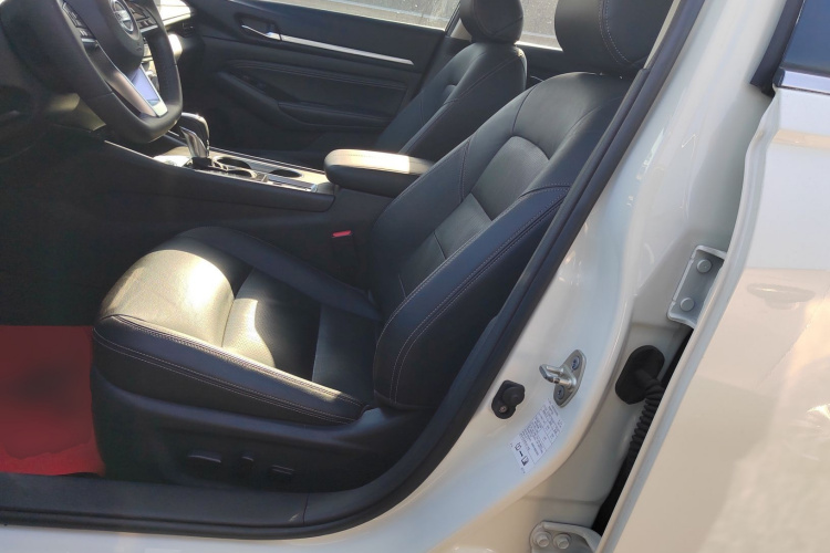 日产 天籁 2021款 2.0L XL 舒适版中控内饰19