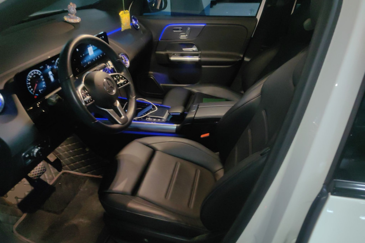 奔驰GLA 2020款 GLA 200 4MATIC中控内饰19