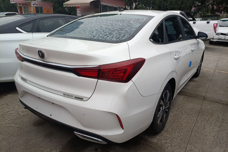 长安 逸动 2020款 PLUS 1.6L GDI 手动豪华型车身外观6005