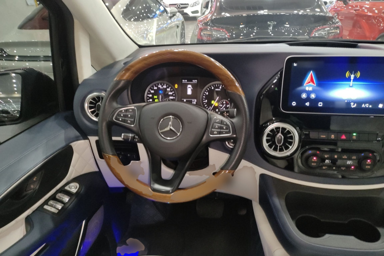 奔驰 威霆 2021款 2.0T 精英版 7座局部细节13