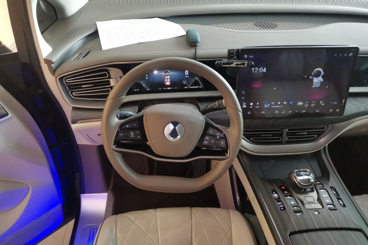 腾势D9 2022款 DM-i 1040 尊贵型中控内饰13