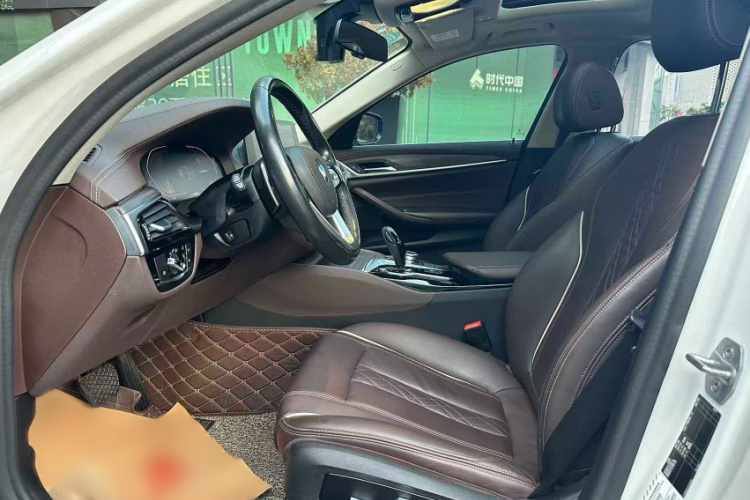 宝马5系 2020款 530Li 领先型 豪华套装车身外观6009