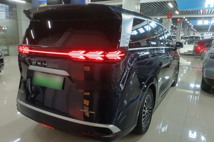 腾势D9 2022款 DM-i 970 四驱旗舰型车身外观7