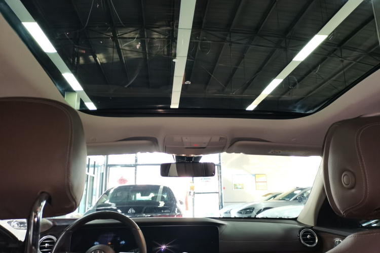 奔驰E级 2021款 改款 E 300 L 豪华型中控内饰22