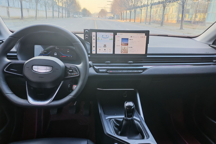 吉利汽车 帝豪 2026款 第4代 400万纪念款 1.5L 手动超越型中控内饰7001