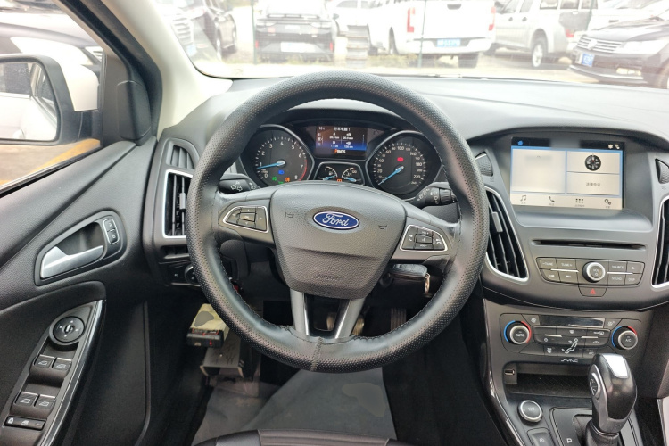 福特 福克斯 2018款 两厢经典 EcoBoost 180 自动精英型中控内饰13