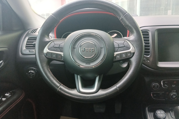 Jeep 指南者 2017款 200TS 自动高性能四驱版中控内饰13