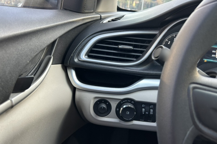 别克 英朗 2021款 典范 1.5L 自动精英型中控内饰7001