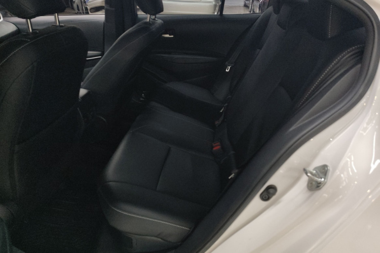 丰田 卡罗拉 2023款 1.8L 智能电混双擎 先锋版中控内饰21