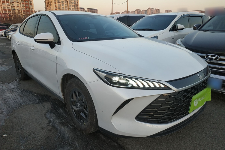 比亚迪 秦PLUS 2025款 DM-i 智驾版 55KM领先型车身外观3