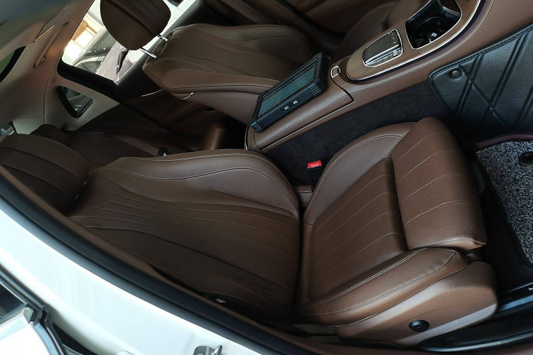 奔驰E级 2023款 E 260 L局部细节41