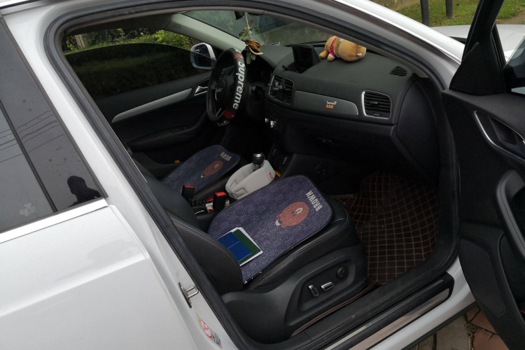 奥迪Q3 2018款 30周年年型 30 TFSI 时尚型局部细节9005