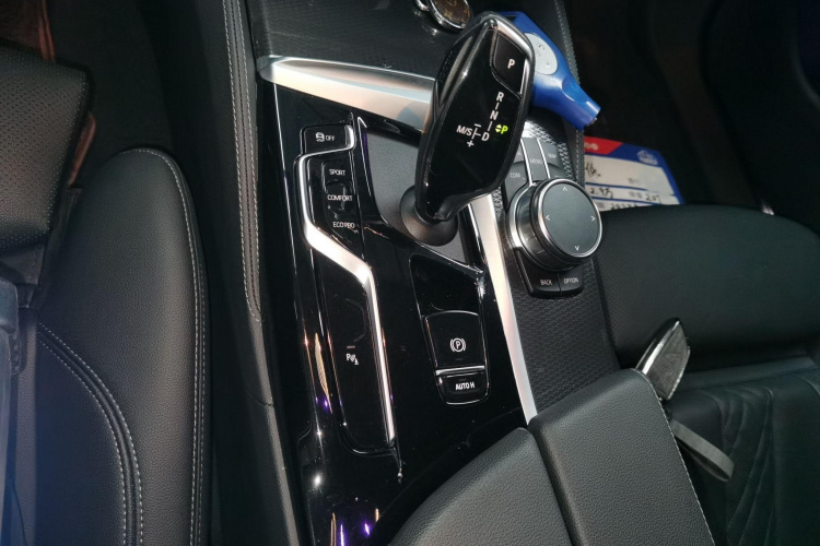 宝马5系(进口) 2022款 改款二 525i M运动套装中控内饰18