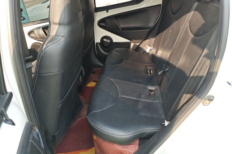 比亚迪F0 2015款 1.0L AMT 铉酷型中控内饰21