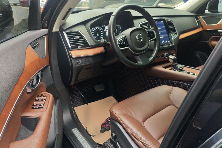沃尔沃XC90 2019款 T6 智逸版 7座 国VI中控内饰20