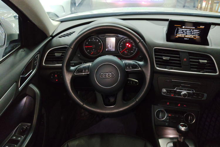 奥迪Q3 2017款 35 TFSI 时尚型局部细节13