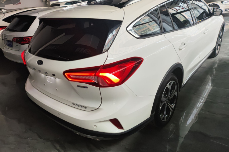 福特 福克斯 2021款 猎装版 EcoBoost 180 自动猎潮型车身外观6005