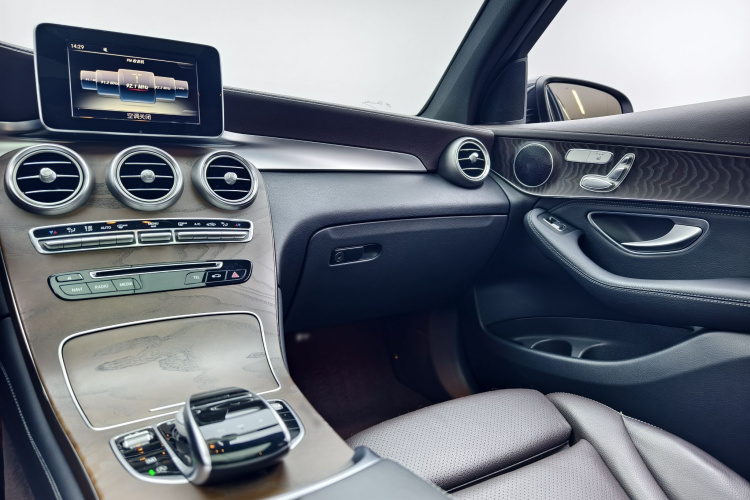 奔驰GLC 2017款 GLC 300 4MATIC 动感型中控内饰7006