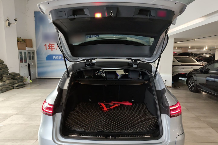 奔驰EQC 2020款 EQC 400 4MATIC 创世代 1886限量版局部细节23