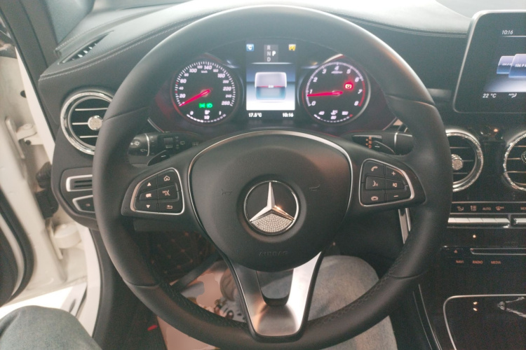 奔驰GLC 2017款 GLC 260 4MATIC 动感型中控内饰13