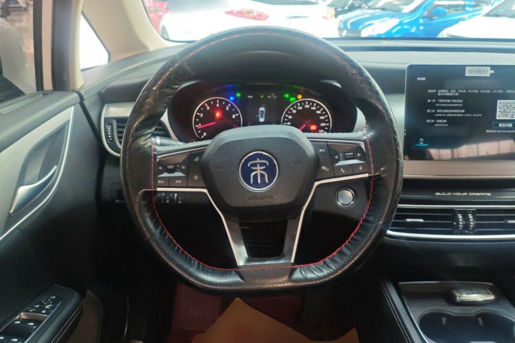 比亚迪 宋MAX 2021款 升级版 1.5T 自动尊贵型 6座局部细节13