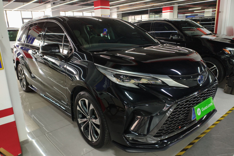 丰田 格瑞维亚 2022款 2.5L混动 尊爵版车身外观3