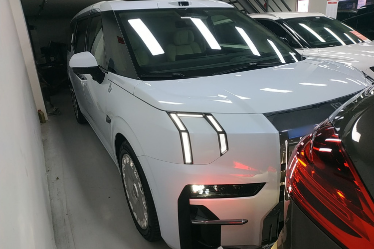 极氪009 2024款 光辉车身外观6002