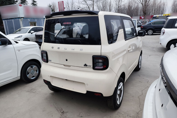 吉利银河 熊猫 2025款 210km 元气熊车身外观7