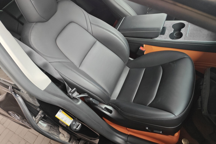 特斯拉 Model Y 2023款 长续航全轮驱动版局部细节41