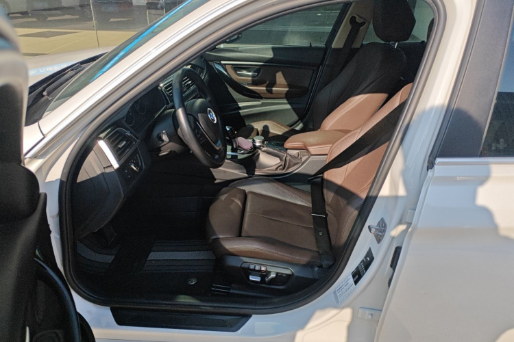 宝马3系 2019款 320Li 时尚型中控内饰19