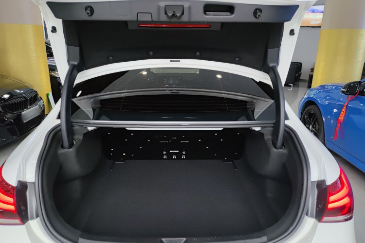 奔驰A级 2022款 改款三 A 200 L 运动轿车时尚型局部细节23