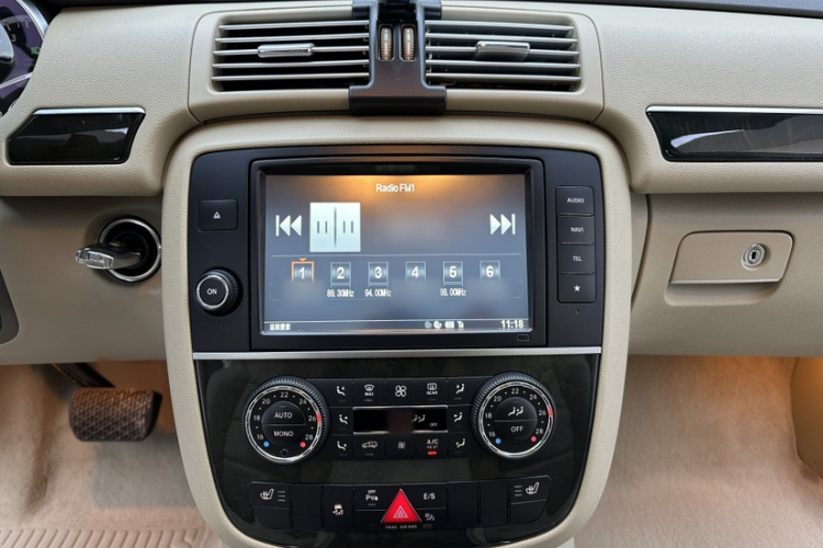 奔驰R级 2017款 R 320 4MATIC 商务型臻藏版局部细节16