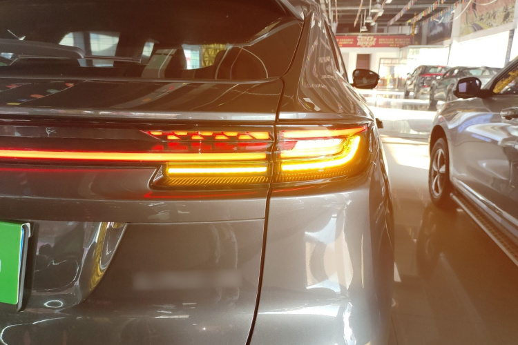 长安UNI-K 2023款 2.0T 两驱悦尚型车身外观9