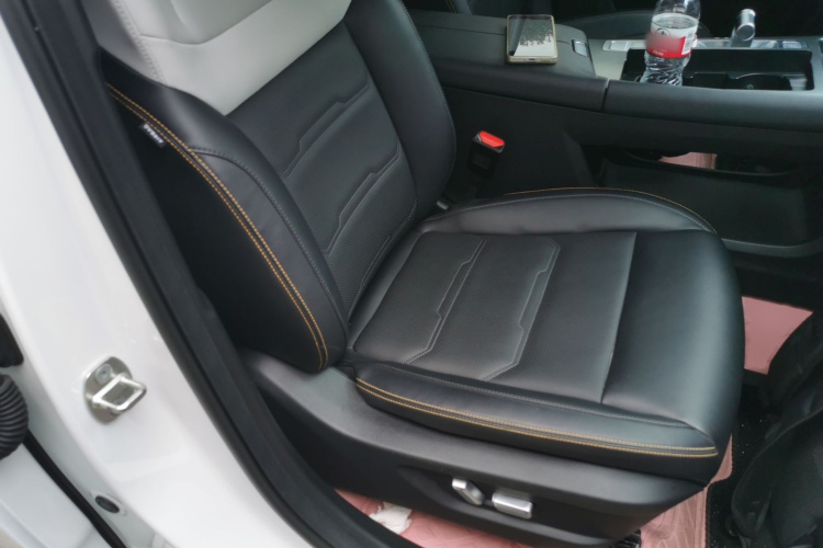 北京BJ30 2024款 1.5T 魔核电驱进阶版局部细节41