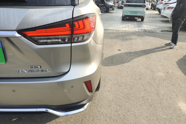 雷克萨斯RX 2020款 改款 450hL 四驱典雅版7座车身外观9