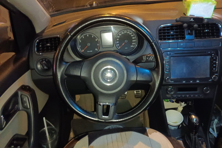 大众 2012款 1.6L Cross Polo AT中控内饰13