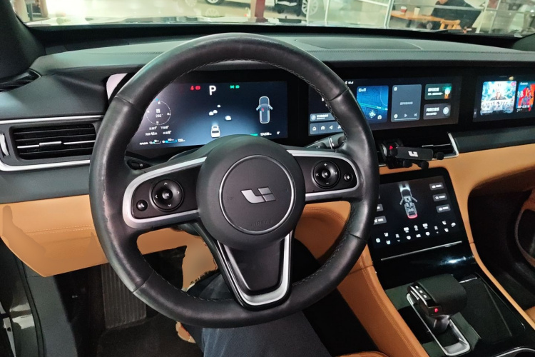 理想汽车 理想ONE 2020款 增程6座版中控内饰12