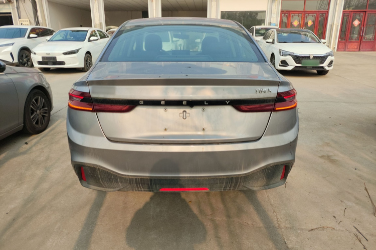 吉利几何A 2024款 410KM 出行版车身外观6