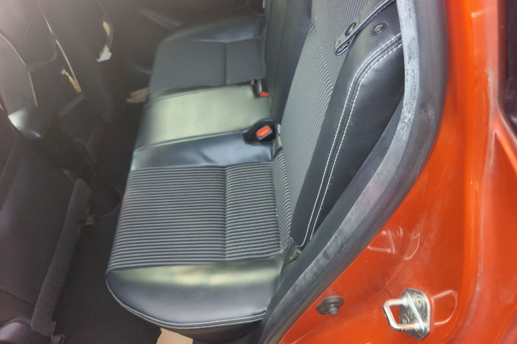 丰田 YARiS L 致炫 2015款 1.5G 自动橙色限量版中控内饰21