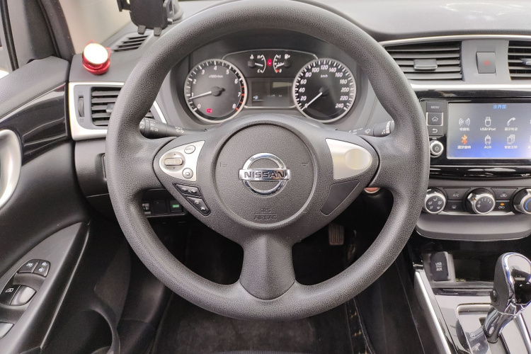 日产 轩逸 2016款 1.6XL  CVT尊享版中控内饰13