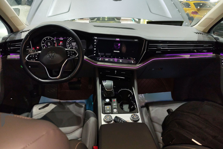 大众 途锐 2021款 3.0TSI 锐享版 经典运动套装中控内饰12