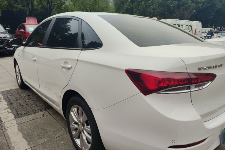 别克 英朗 2021款 改款 典范 1.5L 自动精英型车身外观4